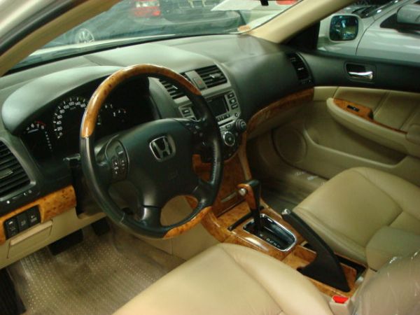 {花旗汽車} Honda Accord 3.0 旗艦型，2005年優質中古車，超低網路價 57.5萬 照片2